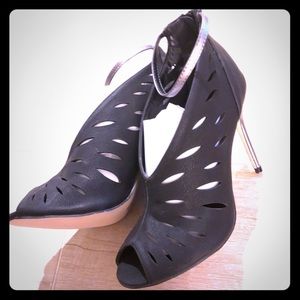 🆕 Paege Black Booties Stilettos Heels 7 Peep Toe